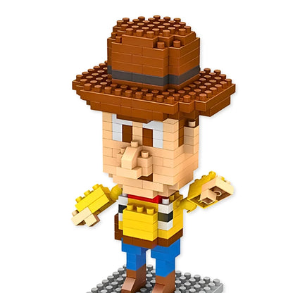 Figurine en brique Woody Nano - détail mini chapeau cowboy tenue jaune bleue socle gris pixel 10cm 230 pièces